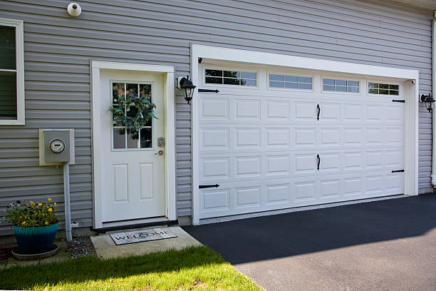 24/7 Emergency Garage Door Panel Replacement experts in Chester, IL